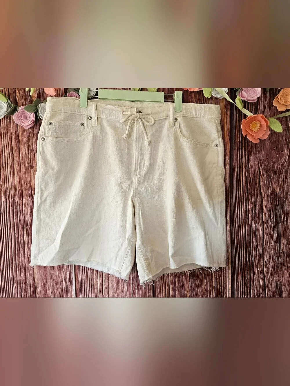 America Eagle Low Rise Baggy Fit Shorts Size 16